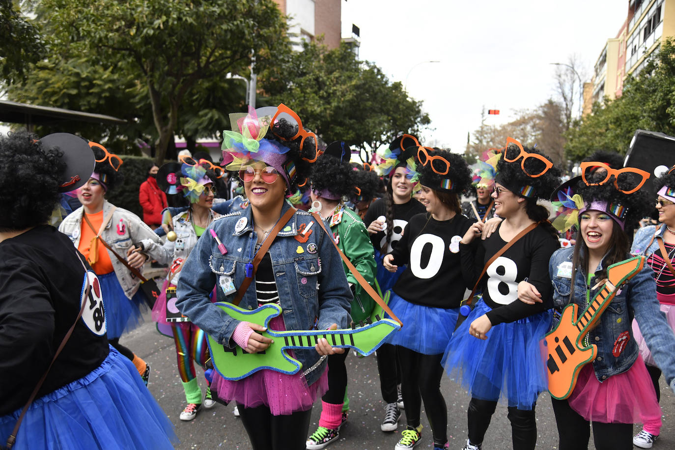 Fotos: Así vivieron el Carnaval de Badajoz los artefactos y grupos menores