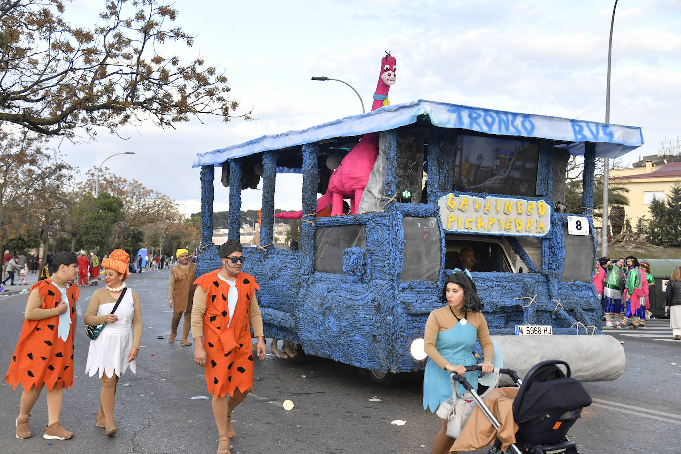 Fotos: Así vivieron el Carnaval de Badajoz los artefactos y grupos menores