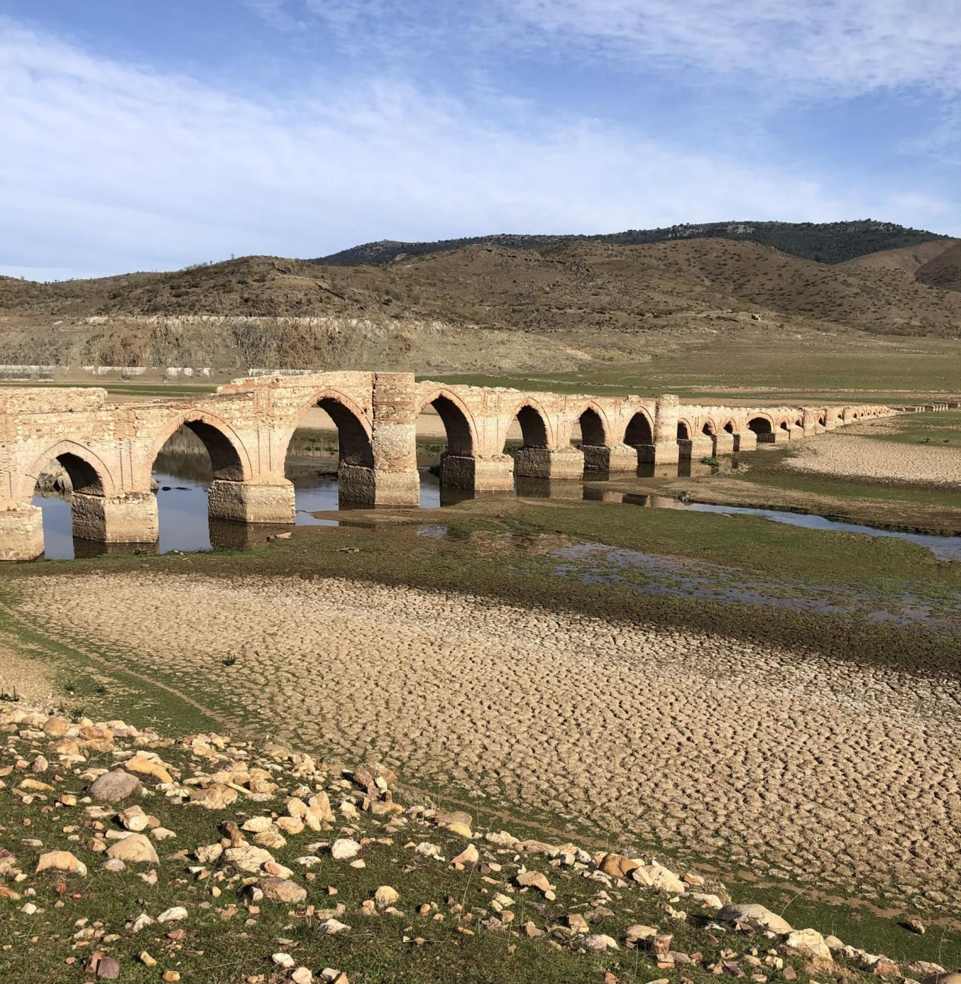 Estilo gótico-mudéjar. Puente de La Mesta, situado en Villarta de los Montes. 