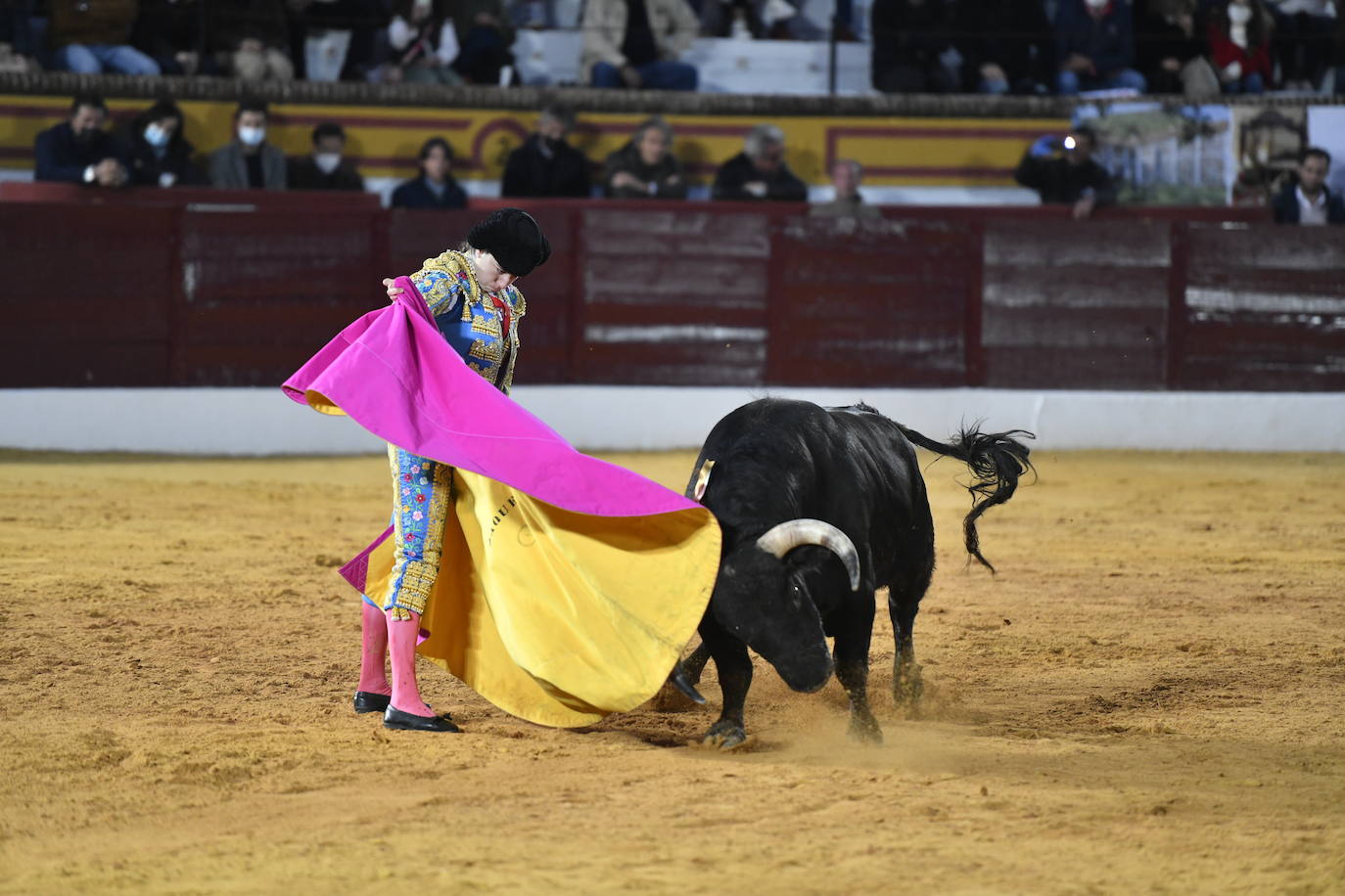 Fotos: Segunda novillada de Olivenza: Lalo de María, Alejandro Adame y Raquel Martín