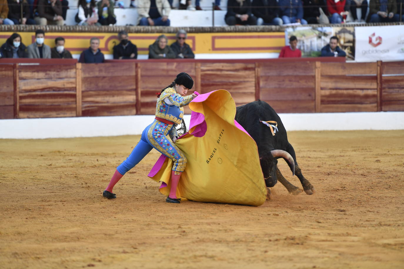 Fotos: Segunda novillada de Olivenza: Lalo de María, Alejandro Adame y Raquel Martín