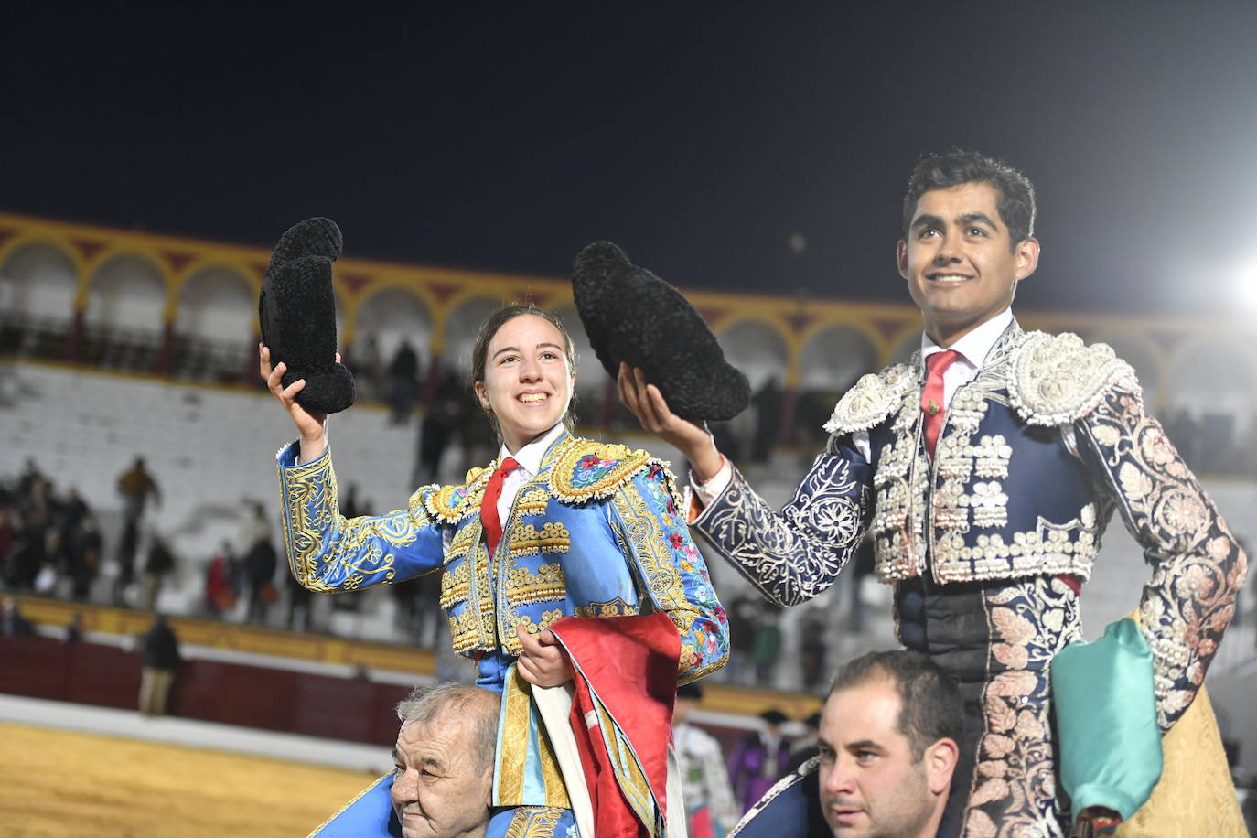 Fotos: Segunda novillada de Olivenza: Lalo de María, Alejandro Adame y Raquel Martín