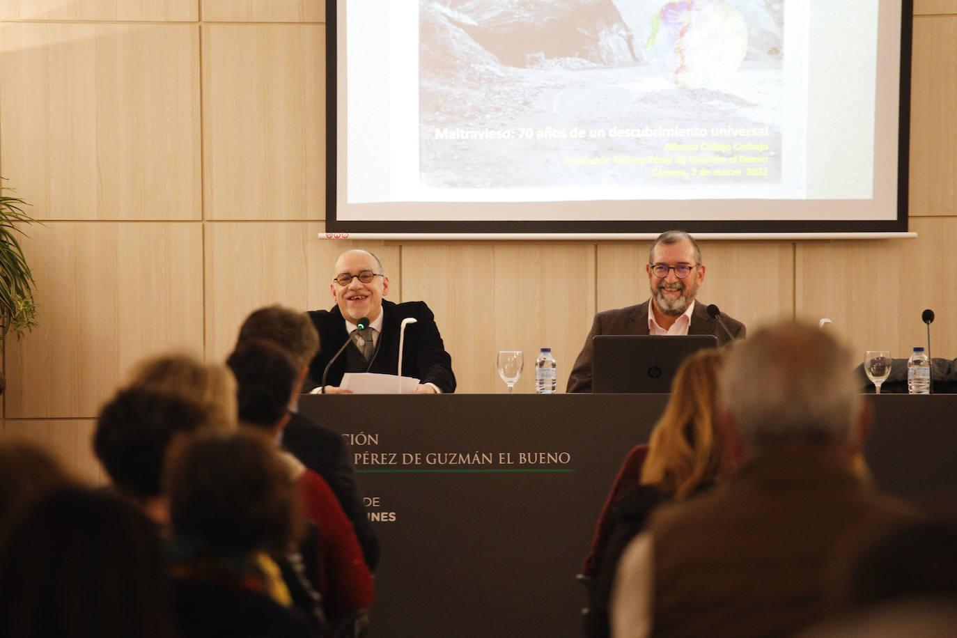 Conferencia sobre la cueva de Maltravieso.