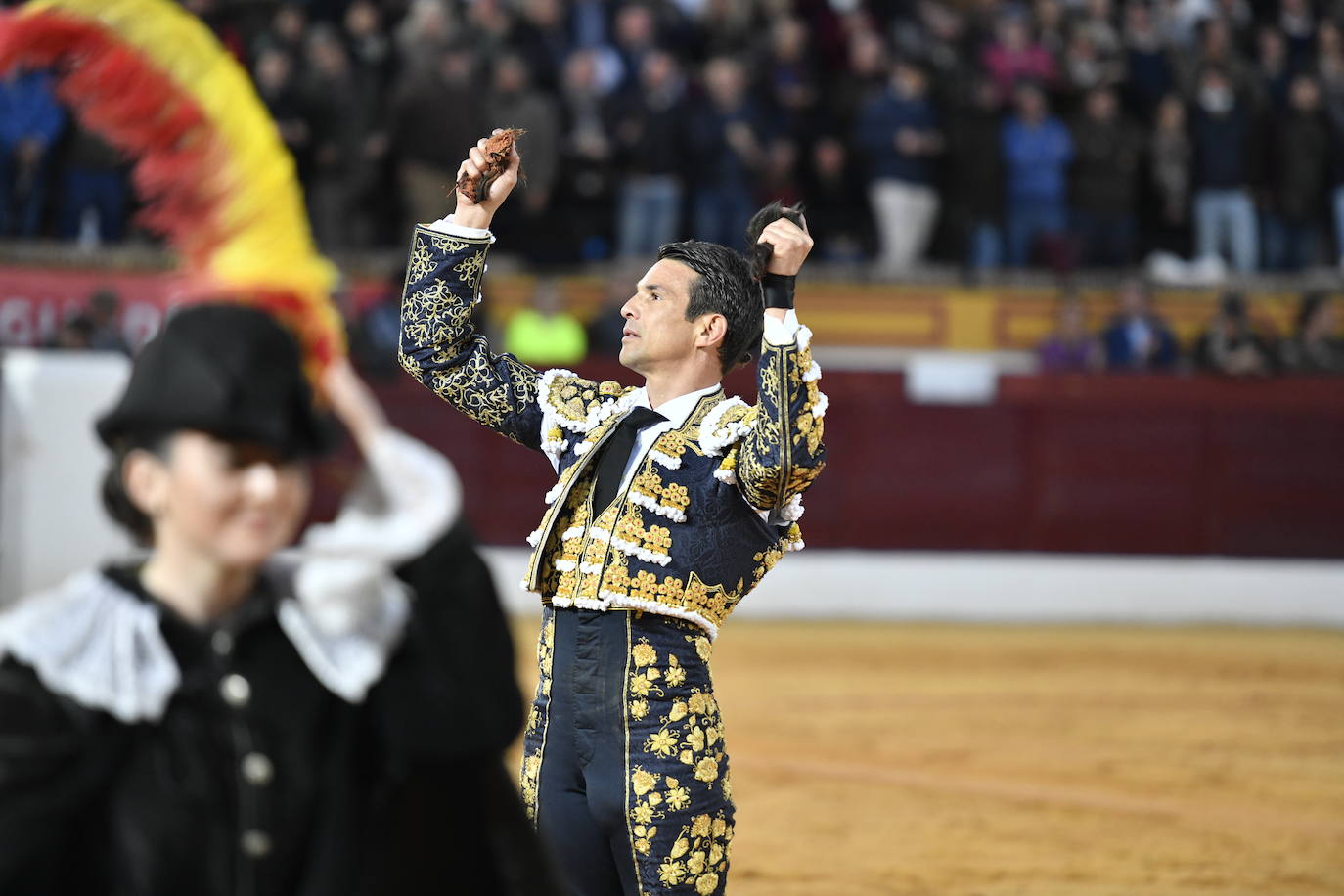 Fotos: La corrida de toros de Morante de la Puebla, José María Manzanares y Roca Rey, en imágenes