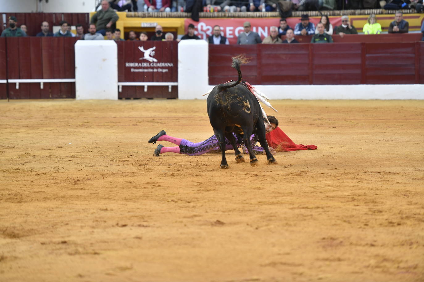 Fotos: La corrida de toros de Morante de la Puebla, José María Manzanares y Roca Rey, en imágenes