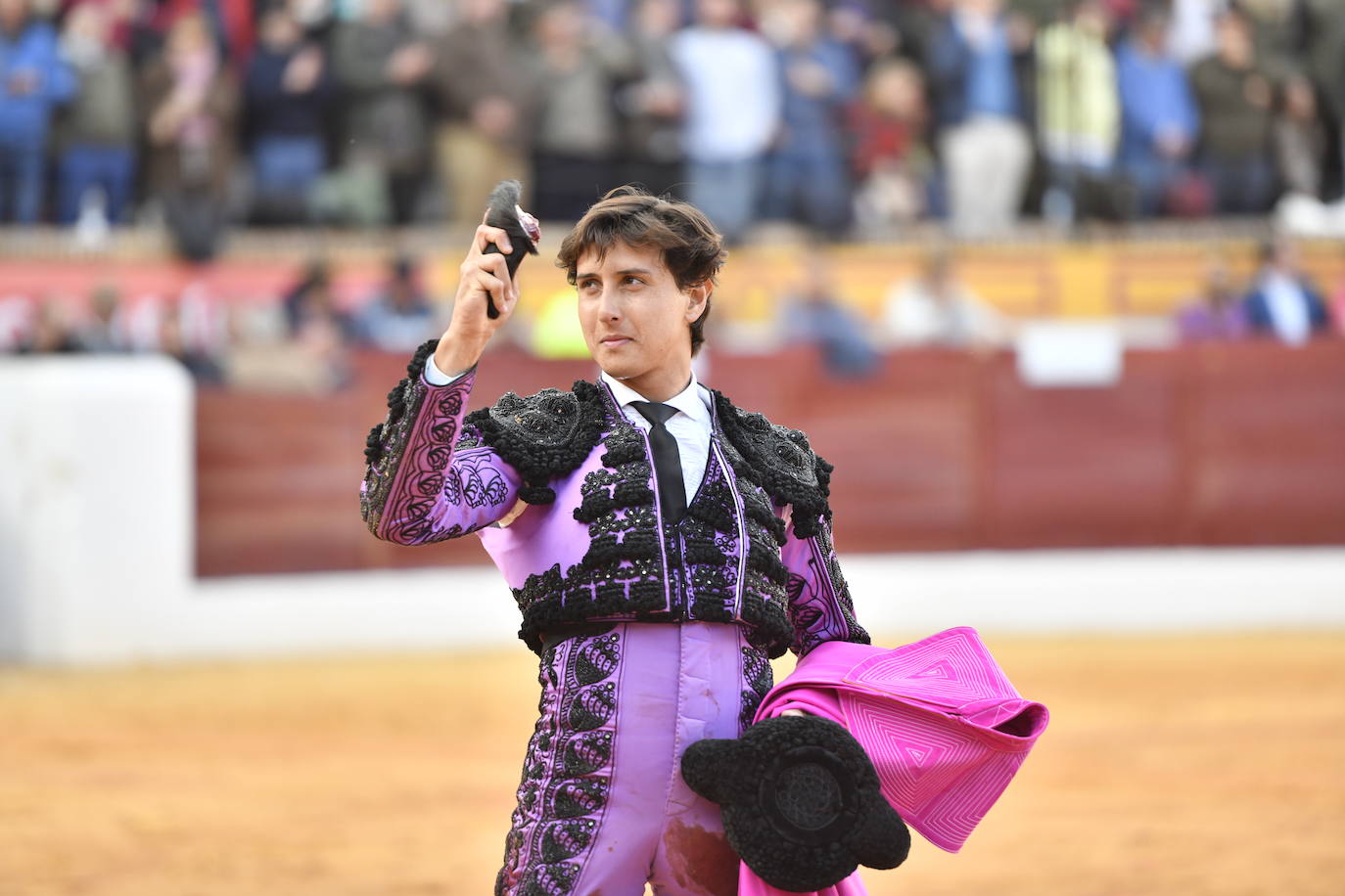 Fotos: La corrida de toros de Morante de la Puebla, José María Manzanares y Roca Rey, en imágenes