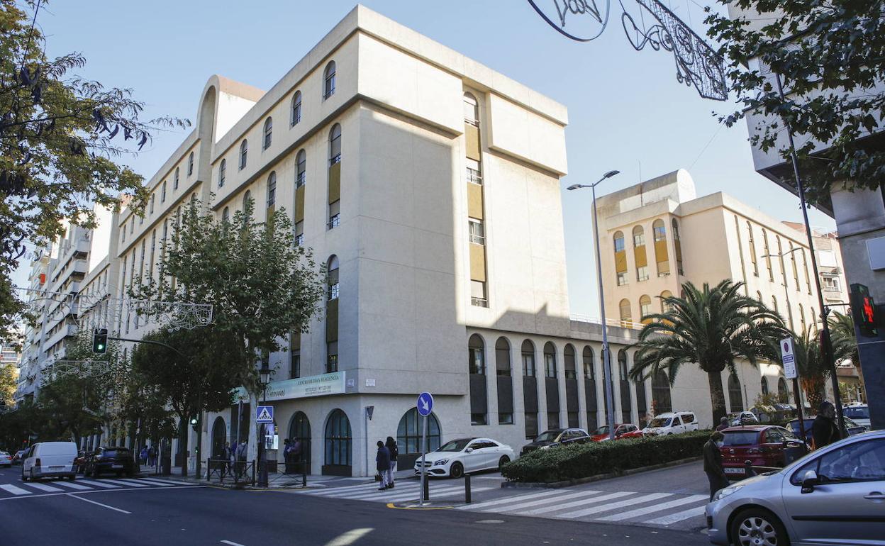 El edificio de Ciudad Jardín en la esquina de avenida de España con Catedrático Antonio Silva. 