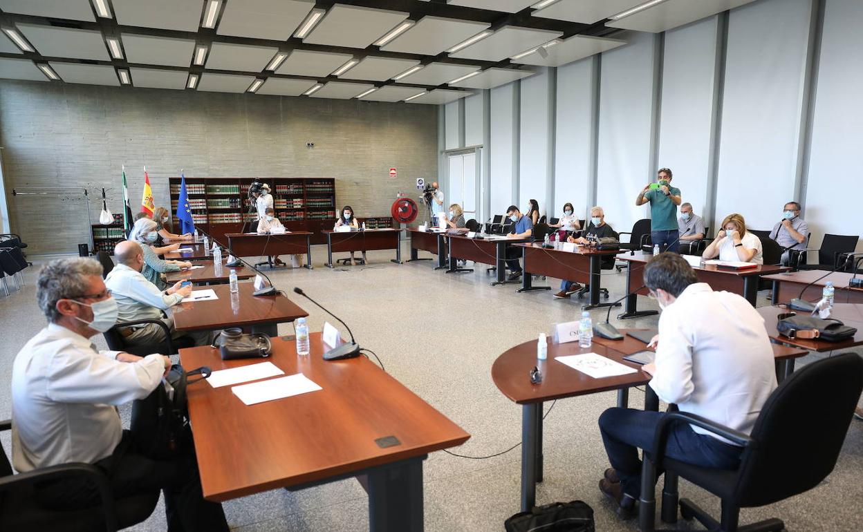 Reunión de una mesa de negociación entre la Junta y los sindicatos de Función Pública. 