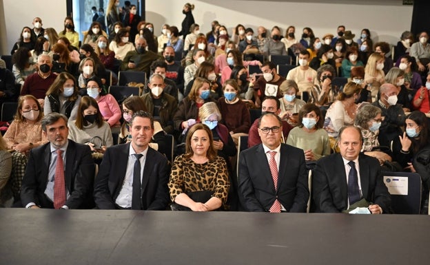 En primera fila, de izquierda a derecha, Adrián Urbano, Eusebio Fernández-Cortés, Mar Domínguez, Pablo Llamas y Jaime Fernández de Tejada. 