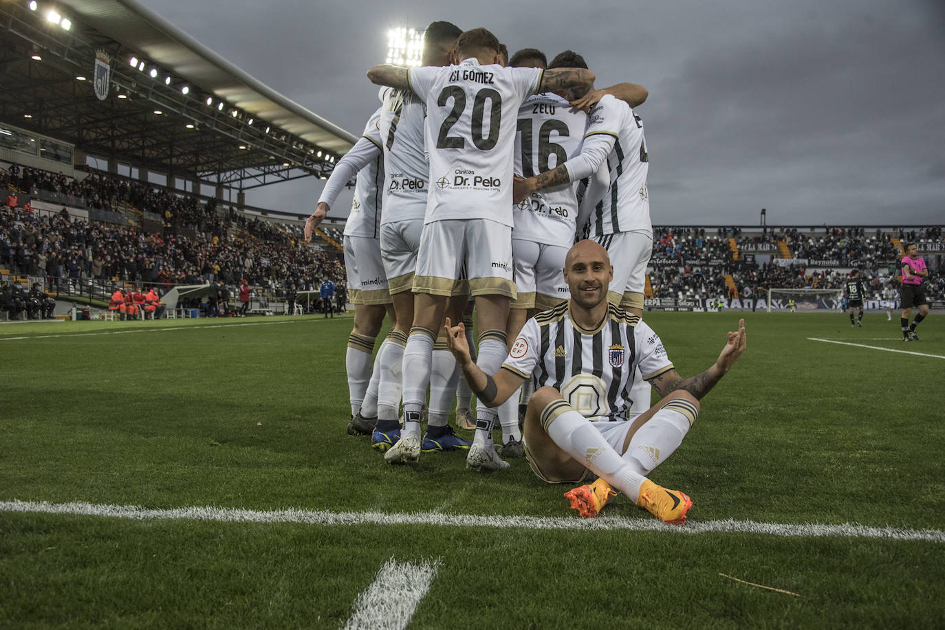 Fotos: Gorka Santamaría hace inmortal al Badajoz