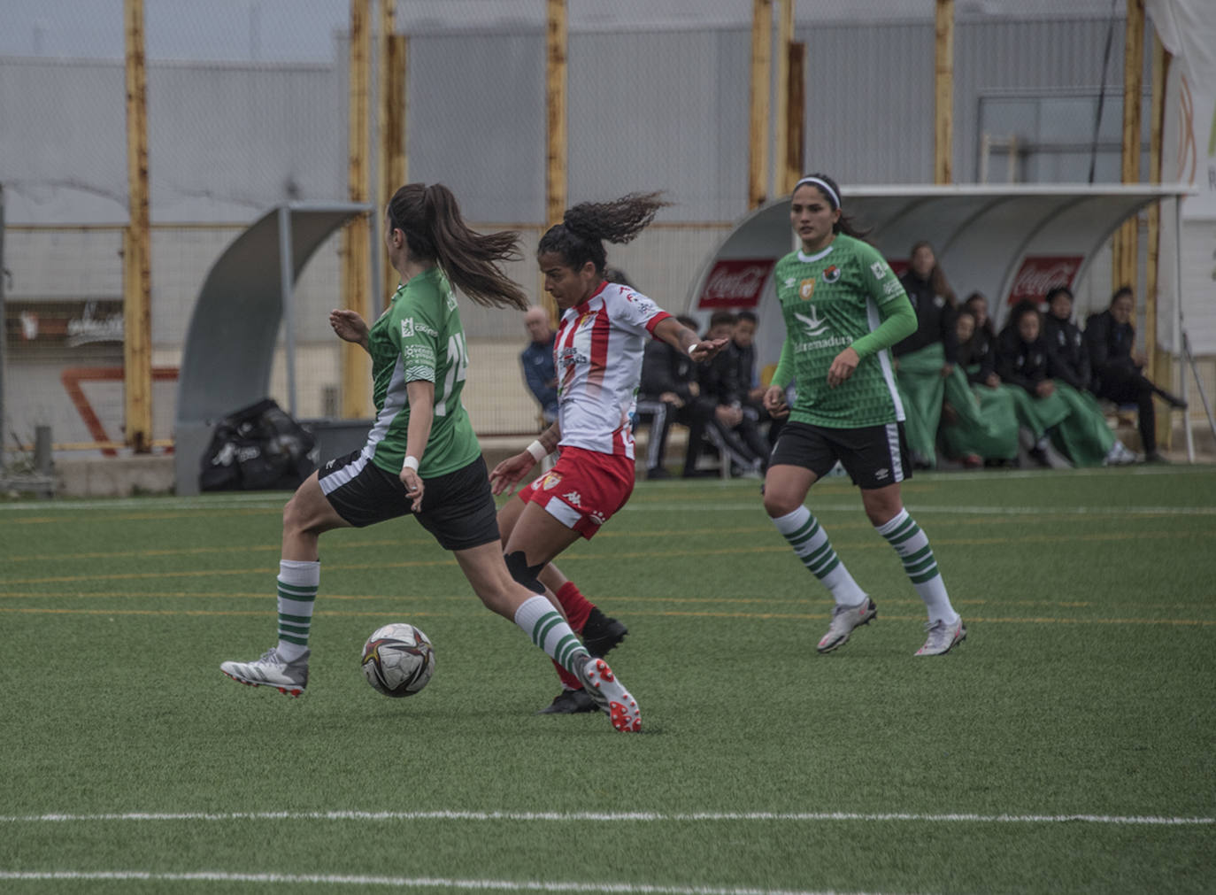 Fotos: El Cacereño empata el derbi contra el Santa Teresa en el descuento