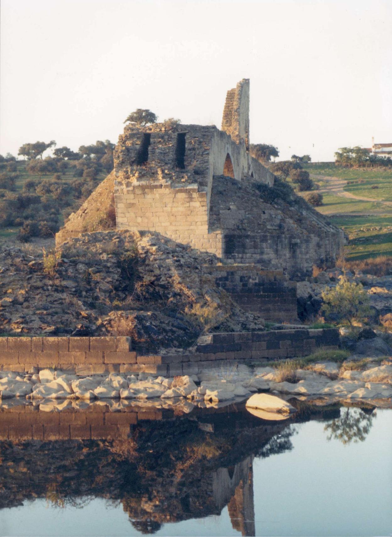 Imagen de archivo del puente fortaleza de Ajuda. 