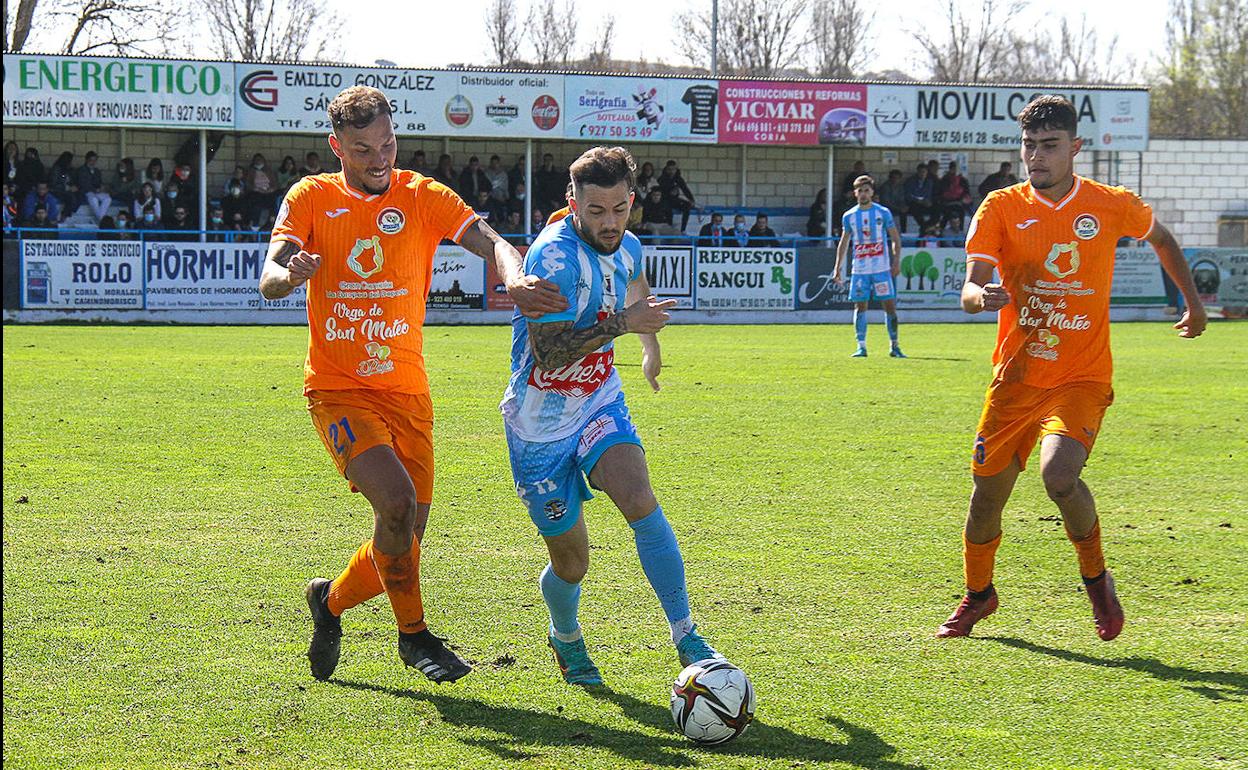 Santi Luque en el duelo ante el Panaderías Pulido el pasado domingo en La Isla. 
