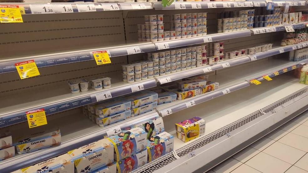 Estantes vacíos en algunos supermercados extremeños 