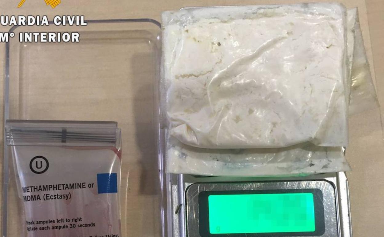 Sucesos en Extremadura: Pillan a una mujer en una vía de servicio de la A-5 cargada de éxtasis y speed