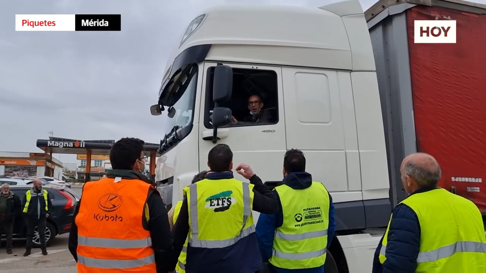 Los transportistas amenazan con cortes de carretera para seguir su protesta​