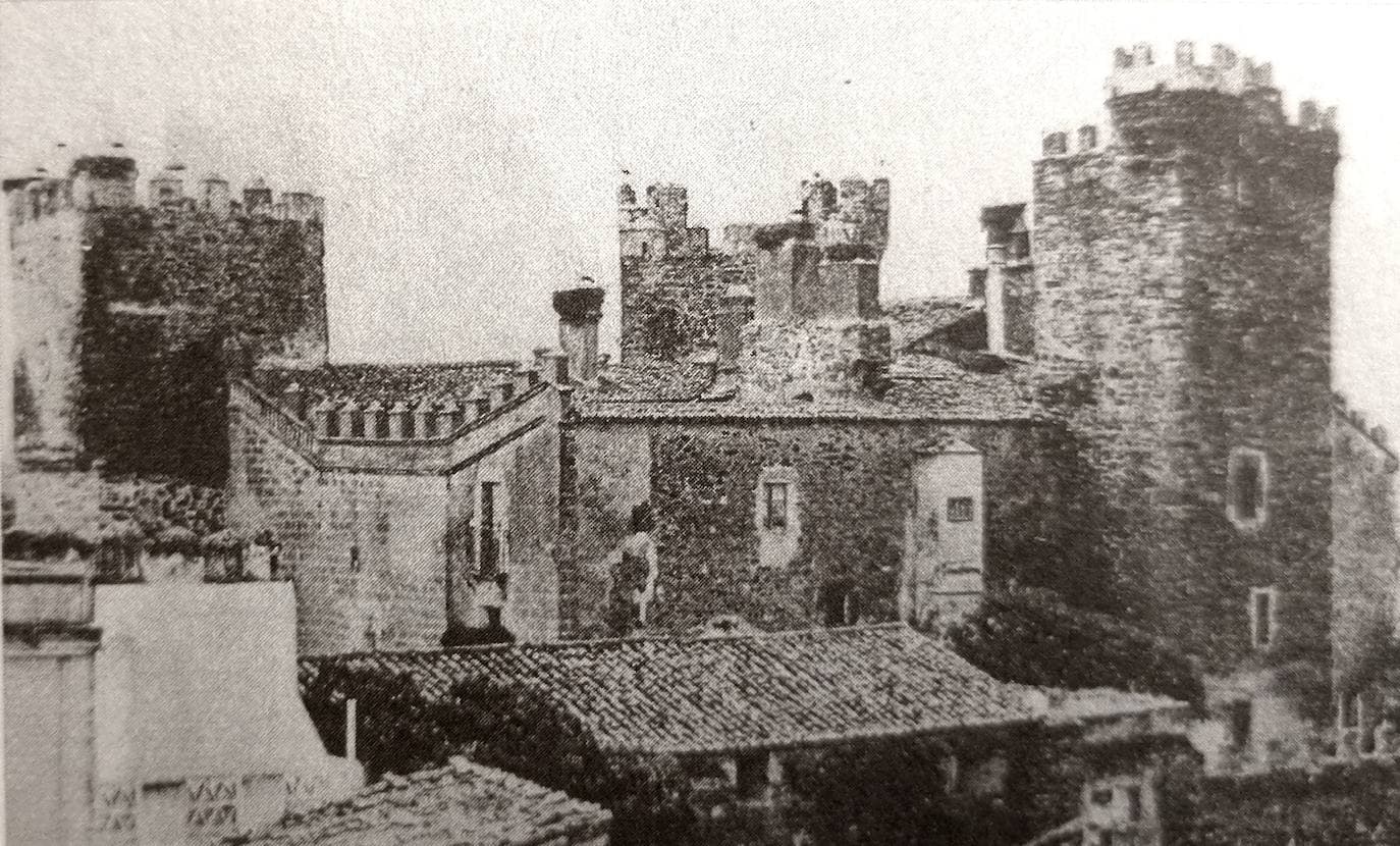 El castillo de Monroy antes de las obras de rehabilitación que casi arruinan a Pablo Palazuelo
