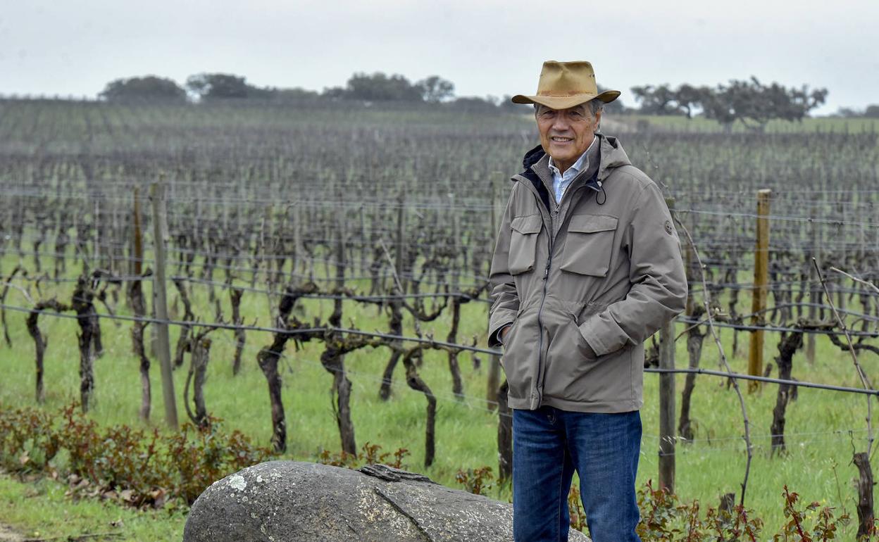 El empresario pacense tiene su finca en Arronches, Portugal, 200 hectáreas de las que 40 son viñas.