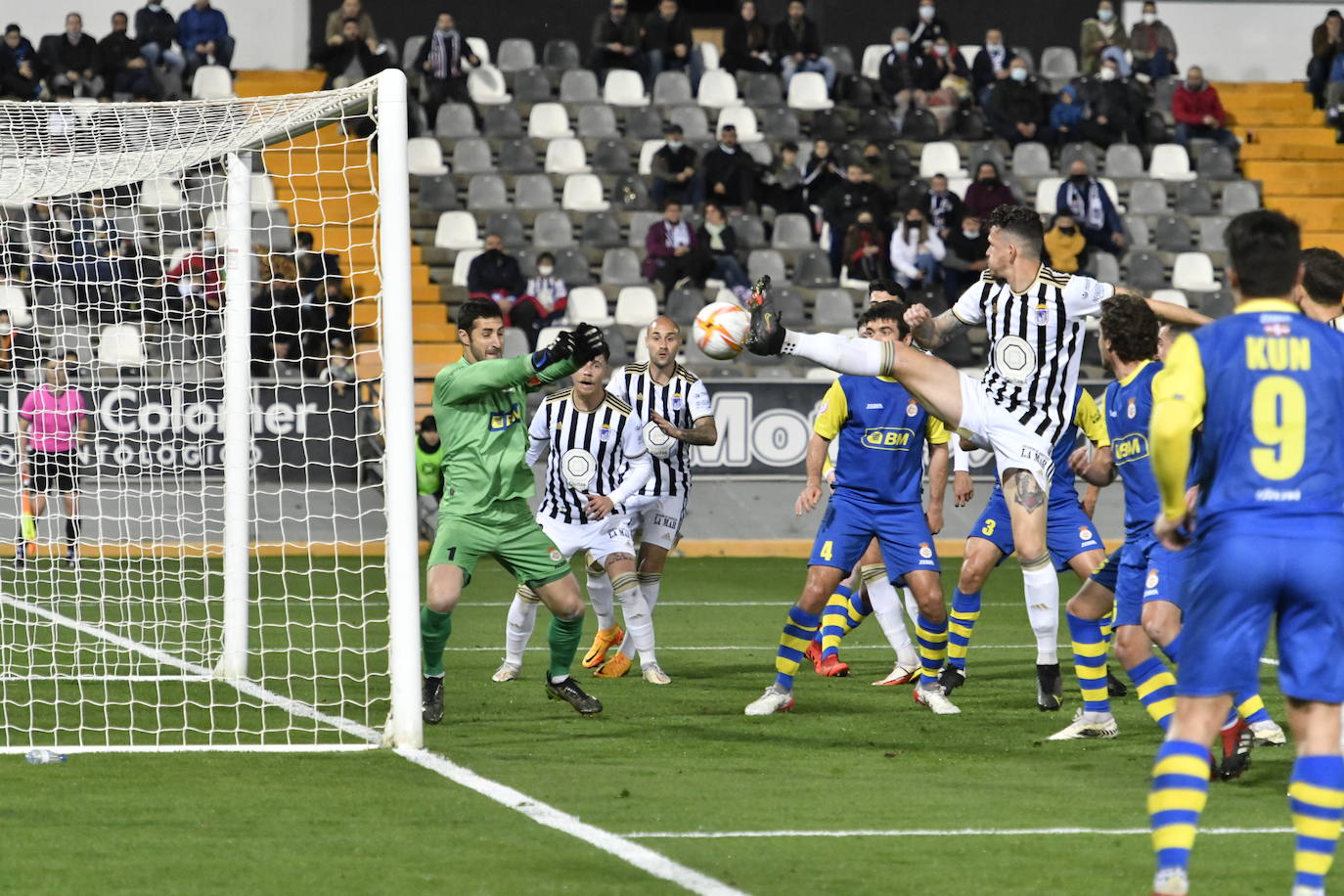 Fotos: Gran victoria del CD Badajoz ante el Real Irún