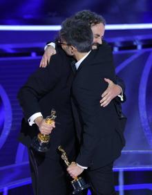 Imagen secundaria 2 - Leo Sánchez durante diferentes momentos de la gala.