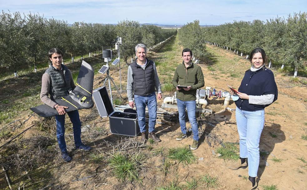 De izquierda a derecha, Fabián Lozano, Miguel Córdoba, Jorge Blanco y Elena González. 