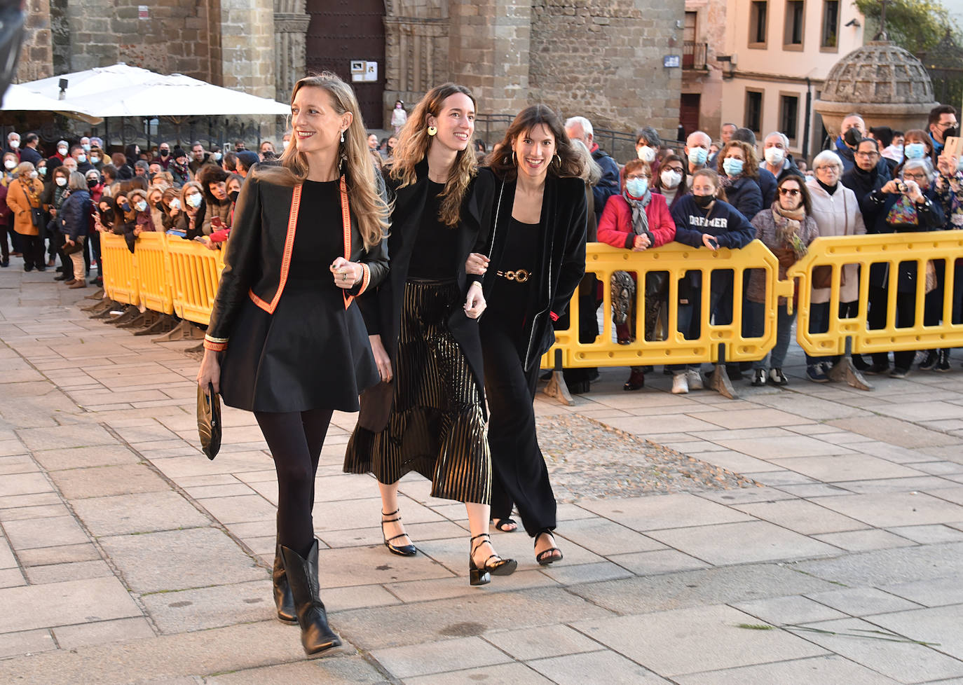 Fotos: Llegan al Palacio de Mirabel de Plasencia los invitados a la boda de Álvaro Falcó e Isabelle Junot