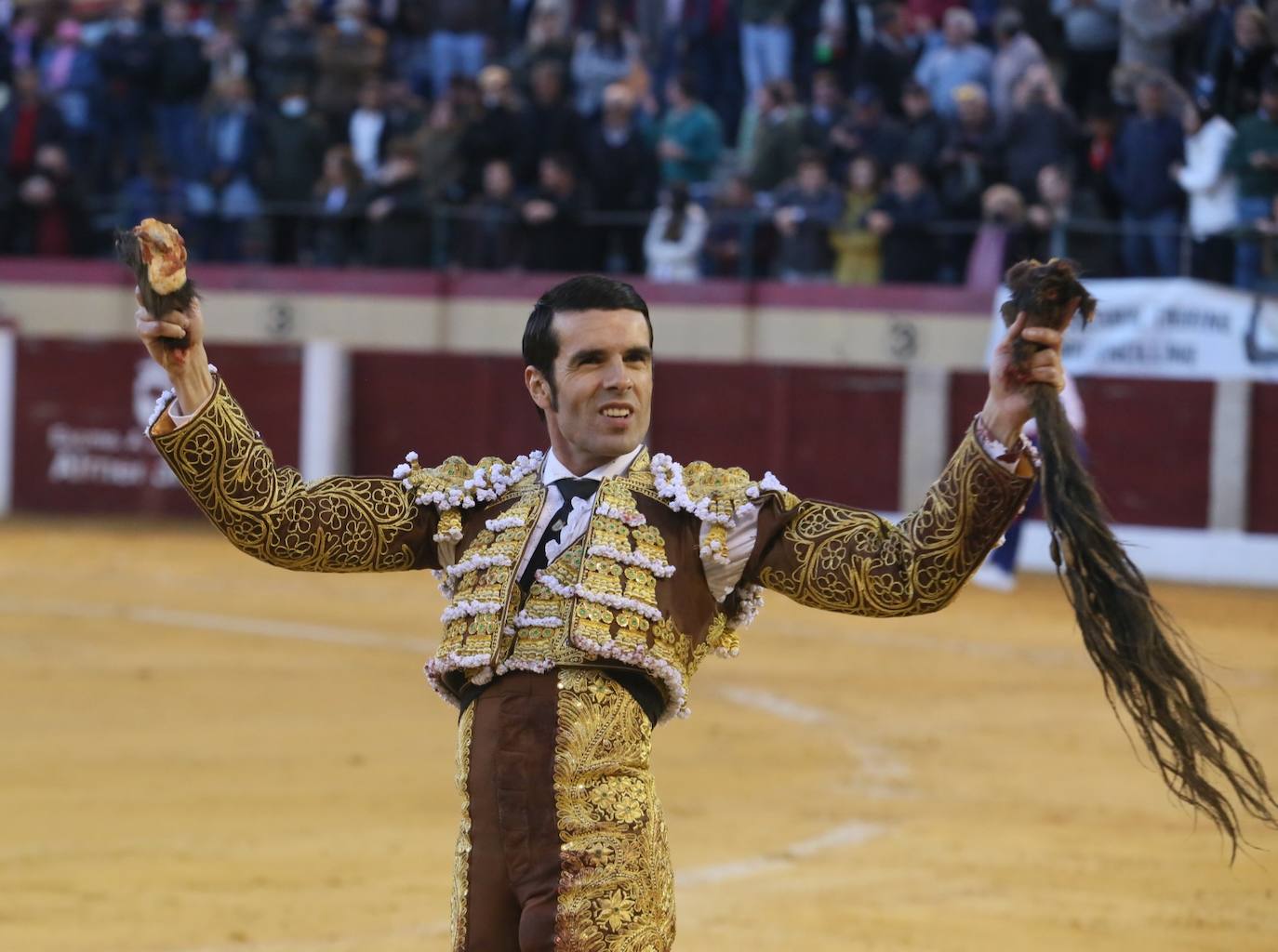 Fotos: Morante, Roca Rey de Emilio de Justo salen a hombros en Almendralejo