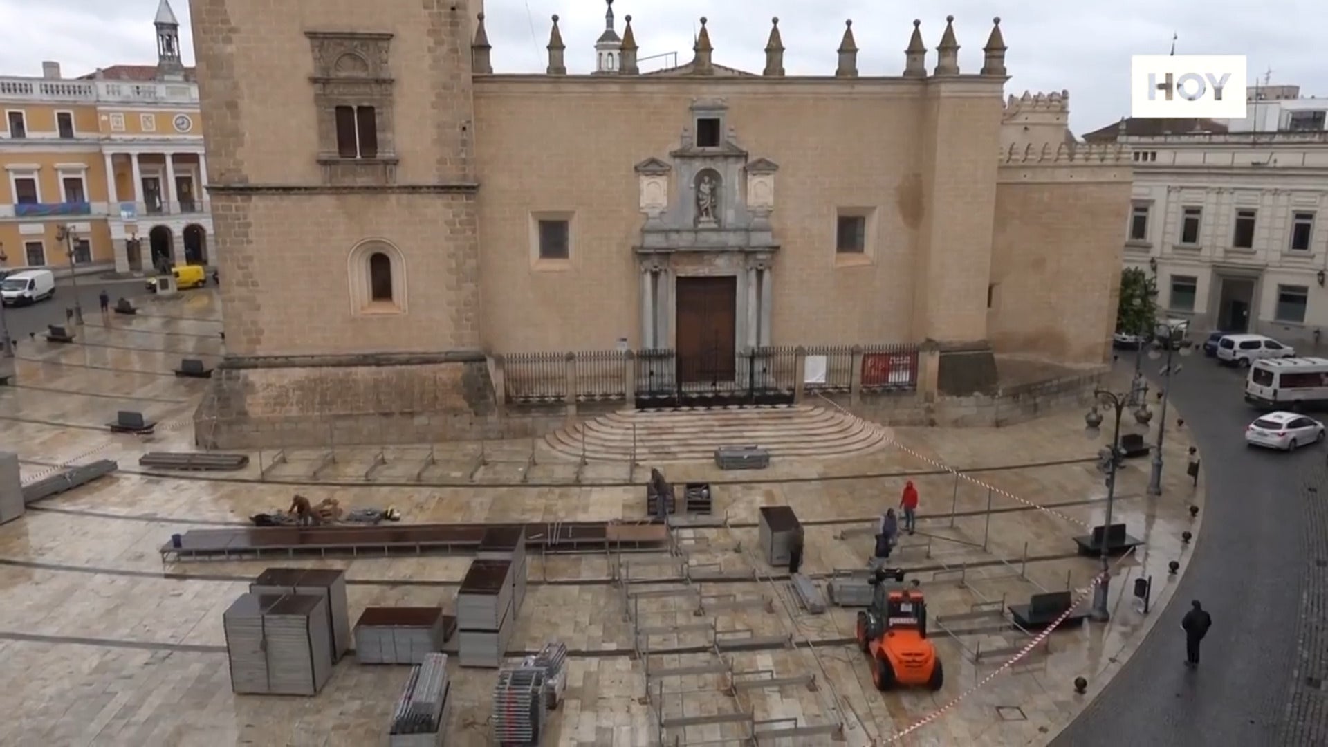 Unas gradas con 850 asientos permitirán ver la Semana Santa frente a la Catedral​
