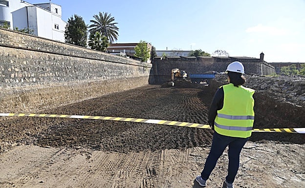 Los tres metros de muralla que se han excavado en la calle Stadium. 