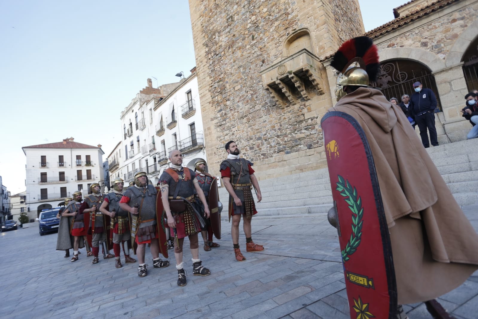 Fotos: Cientos de cacereños siguen la Pasión Viviente