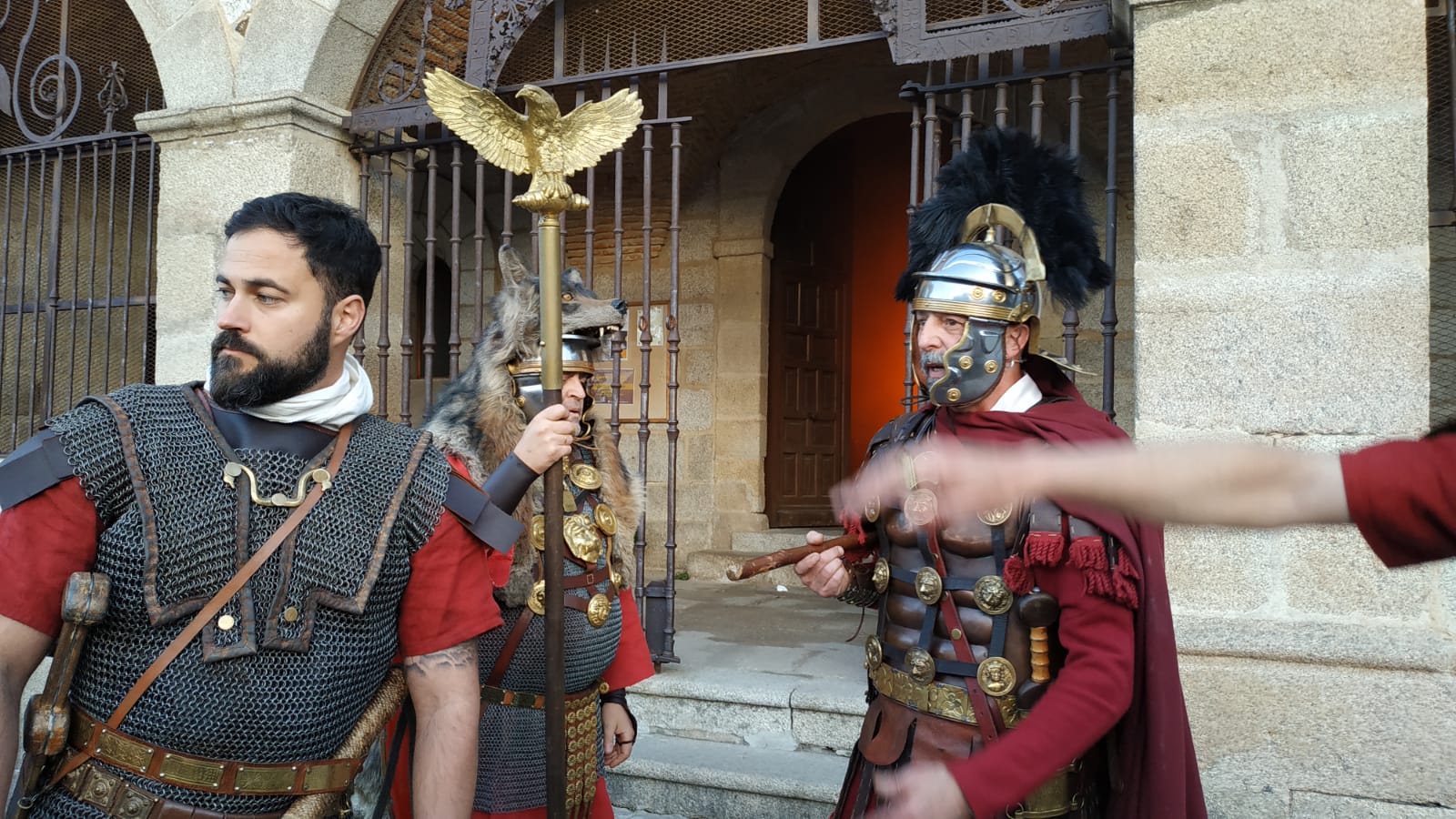 Fotos: Cientos de cacereños siguen la Pasión Viviente