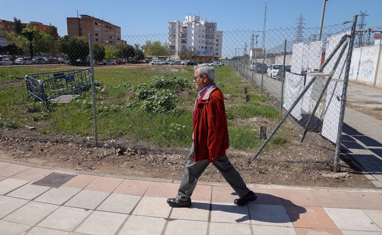 Parcela municipal en la calle Francisco Guerra, delante de la subestación eléctrica, que se acondicionará como zona de aparcamiento. 