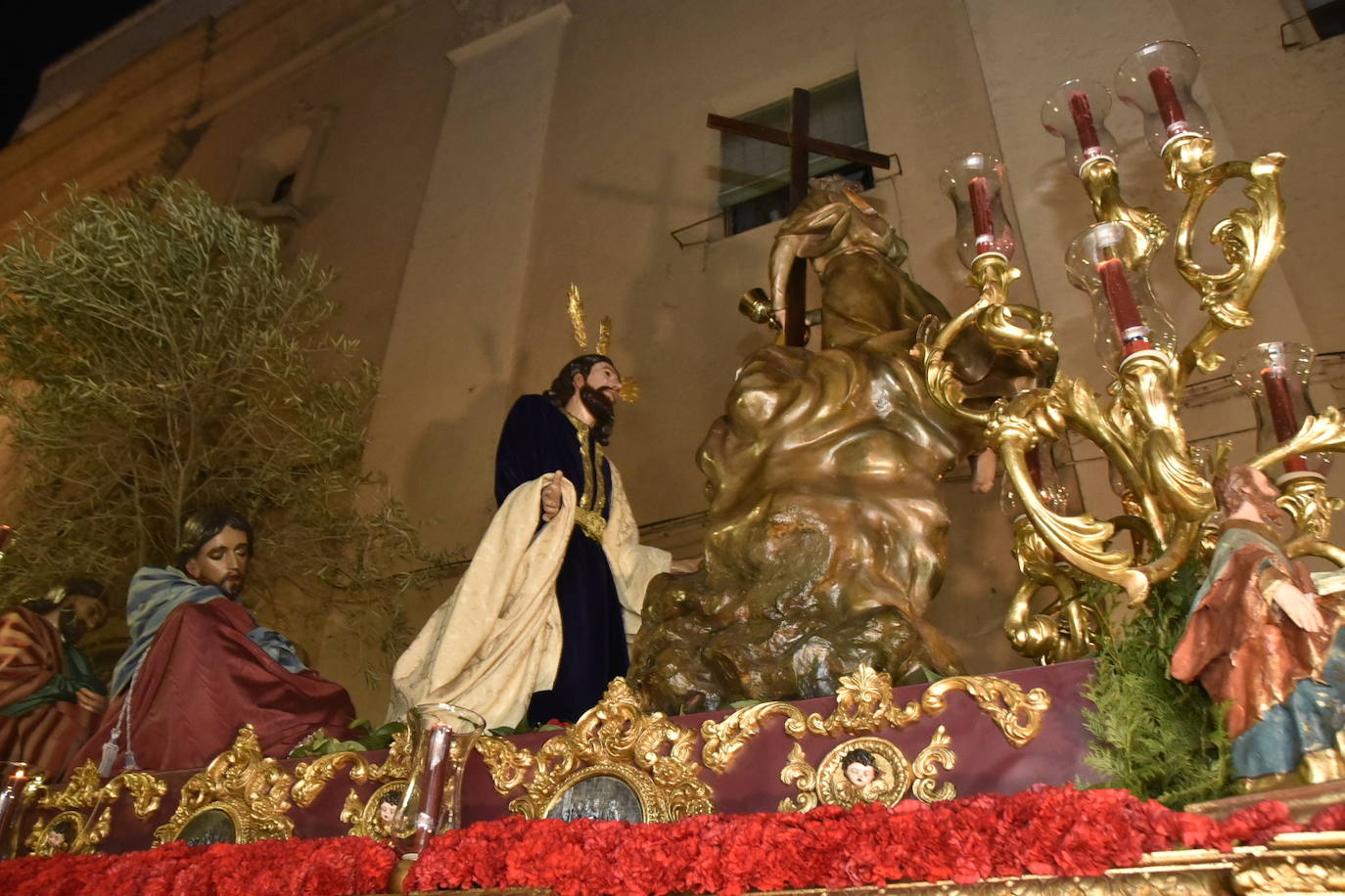 La lluvia amenaza cada año el trabajorealizado por los cofrades.