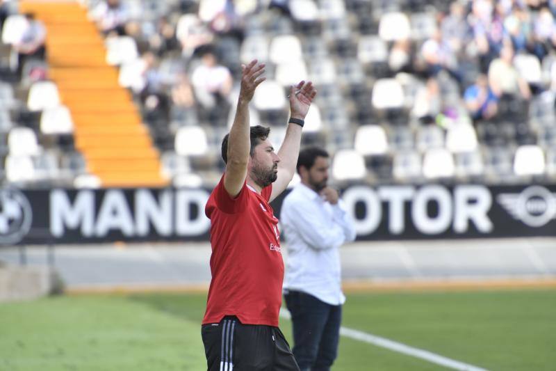 Fotos: El encuentro entre el CD Badajoz y el Unionistas, en imágenes