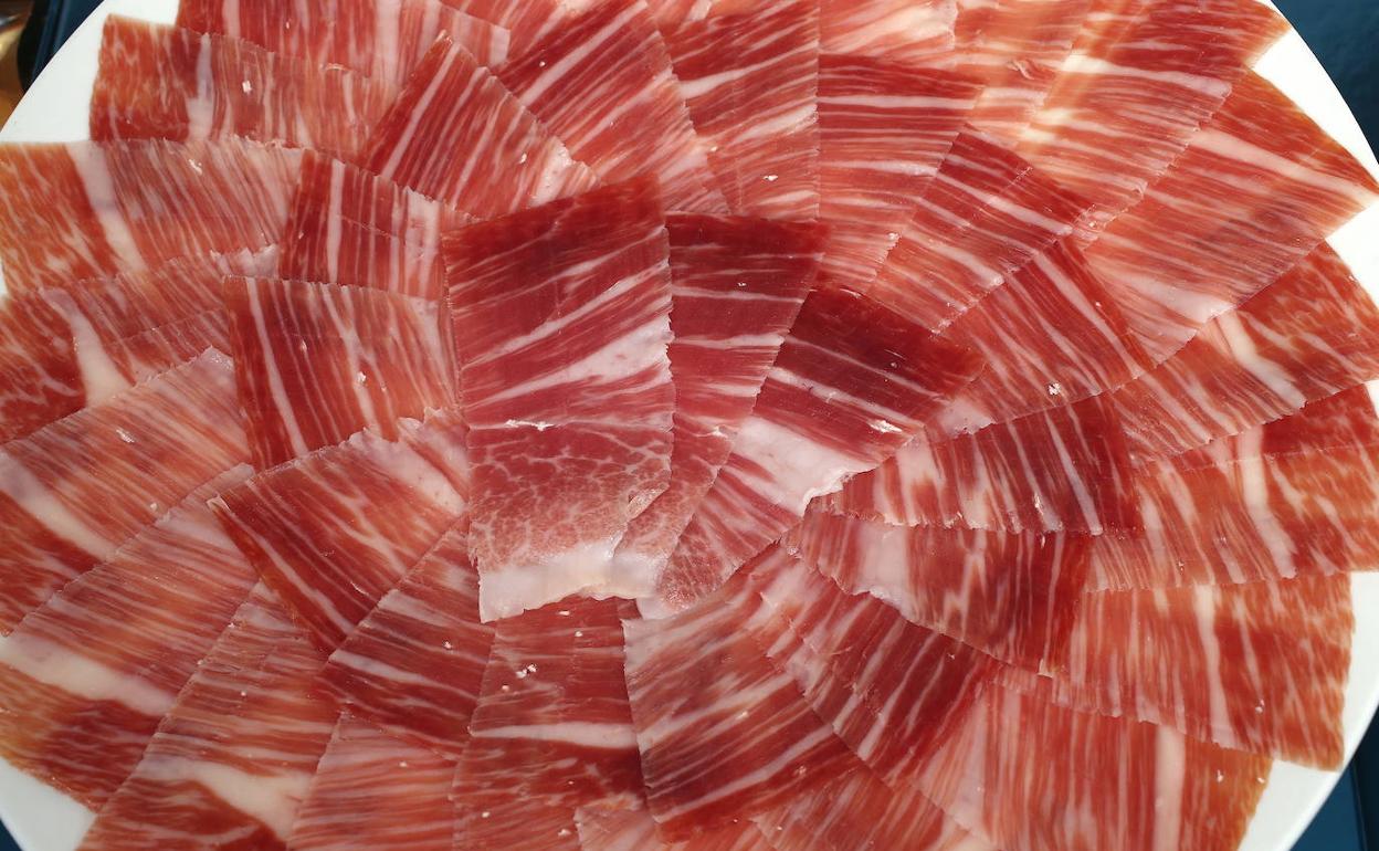 Regresa el certamen gastronómico del cerdo ibérico de Barcarrota