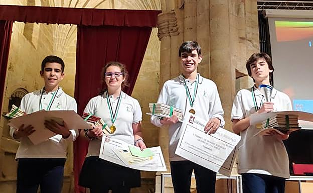 Los alumnos del equipo de las Carmelitas, vencedores del Primer Torneo de Debate Escolar. 