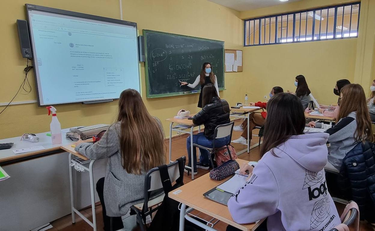 Jóvenes en clase en un instituto de la región. 