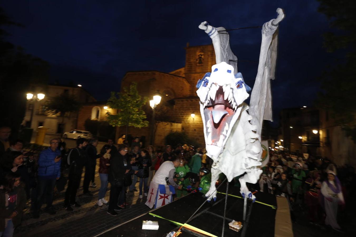 Fotos: El desfile de San Jorge de Cáceres, en imágenes