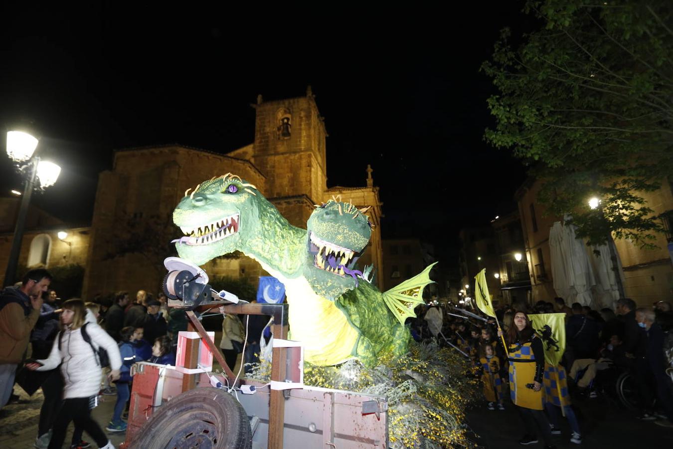 Fotos: El desfile de San Jorge de Cáceres, en imágenes