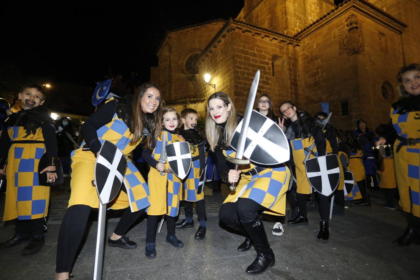 Fotos: El desfile de San Jorge de Cáceres, en imágenes