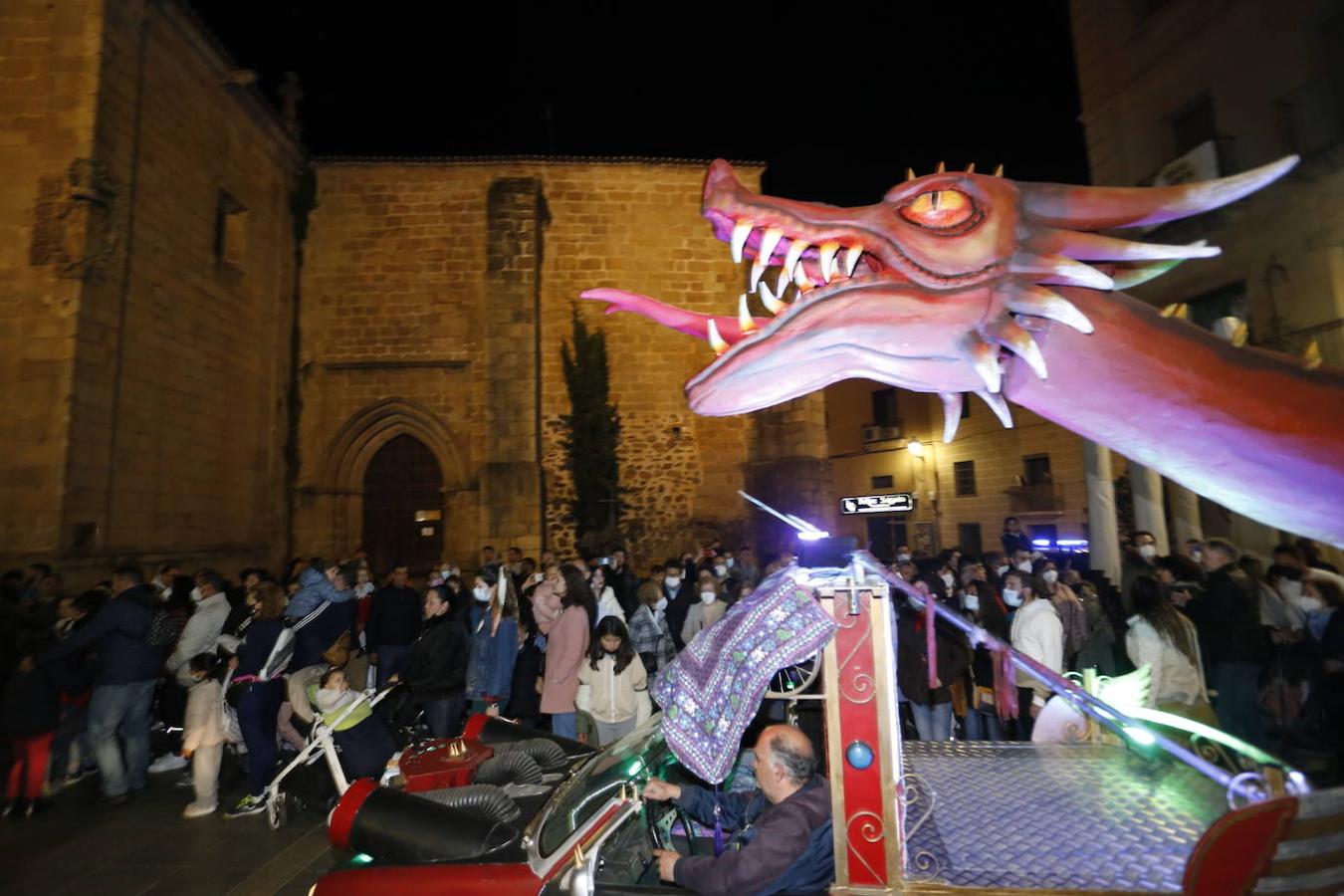 Fotos: El desfile de San Jorge de Cáceres, en imágenes