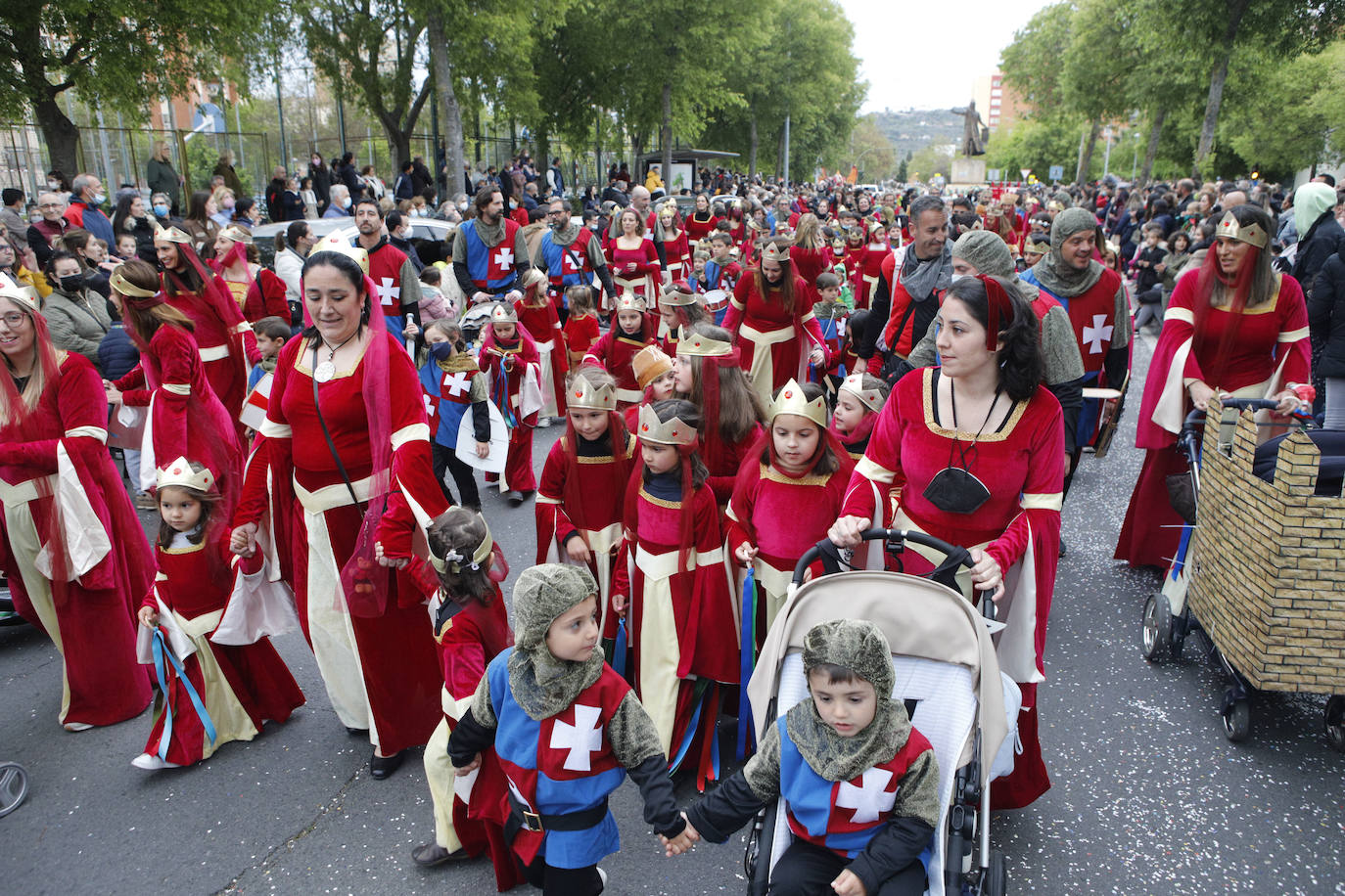 Fotos: El desfile de San Jorge de Cáceres, en imágenes