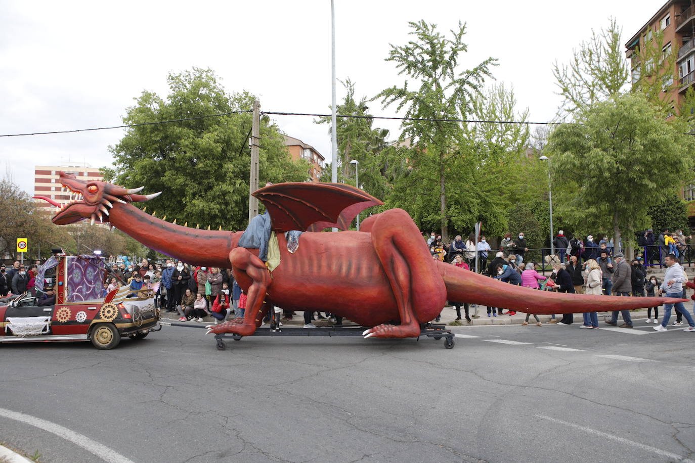 Fotos: El desfile de San Jorge de Cáceres, en imágenes