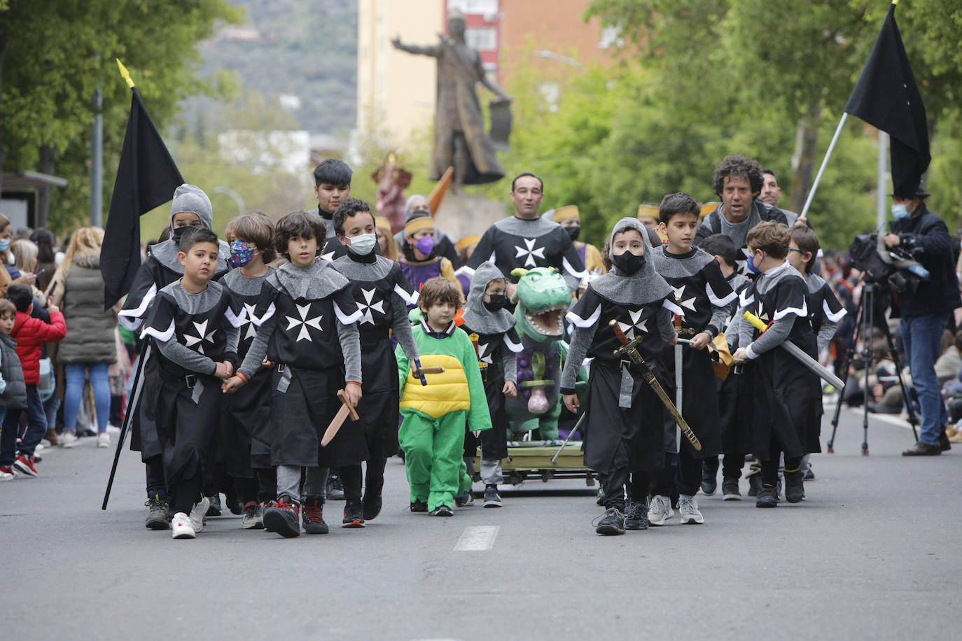 Fotos: El desfile de San Jorge de Cáceres, en imágenes