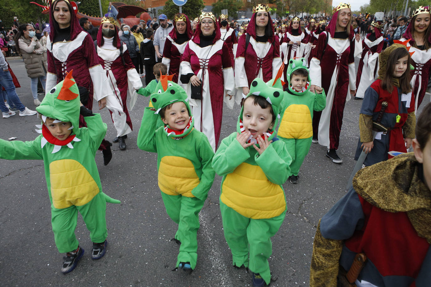 Fotos: El desfile de San Jorge de Cáceres, en imágenes