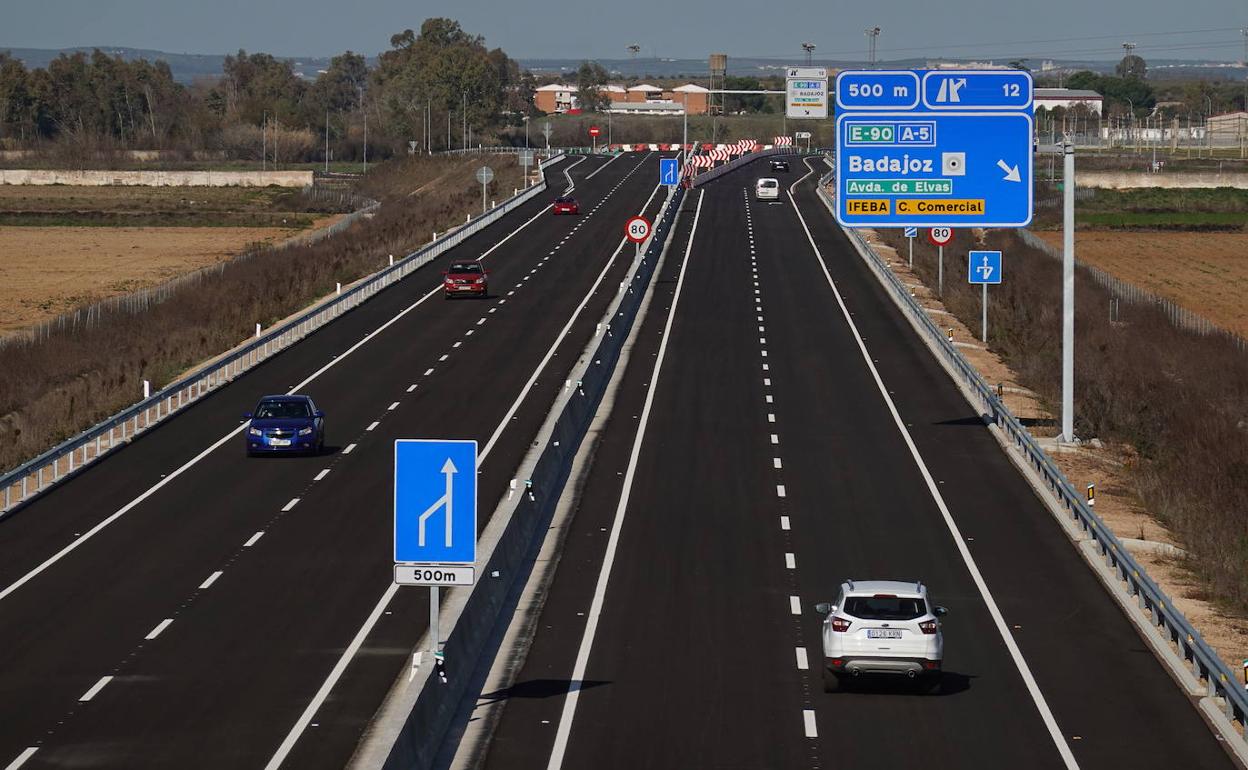 Primer tramo de la ronda sur de Badajoz, que fue abierta al tráfico en enero. 