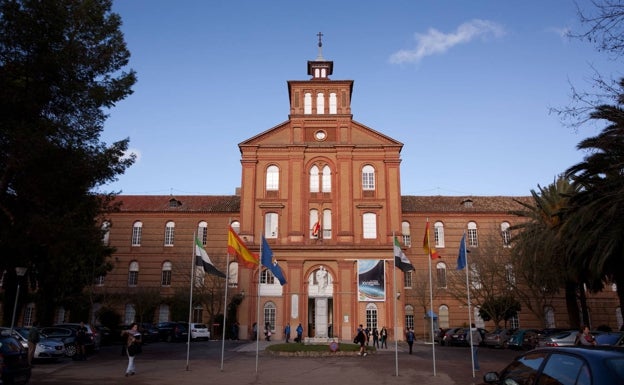 Fachada del colegio San José de Villafranca de los Barros. 