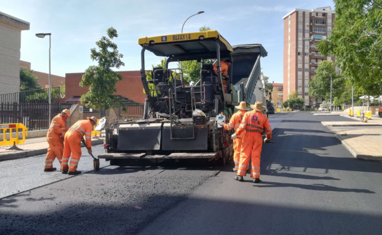 Campaña de asfaltado de 2021 en la Bondad, en una imagen que distribuyó el Ayuntamiento. 