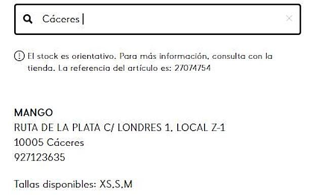 En la tienda de Cáceres aparecen tallas disponibles XS, S y M del vestido.