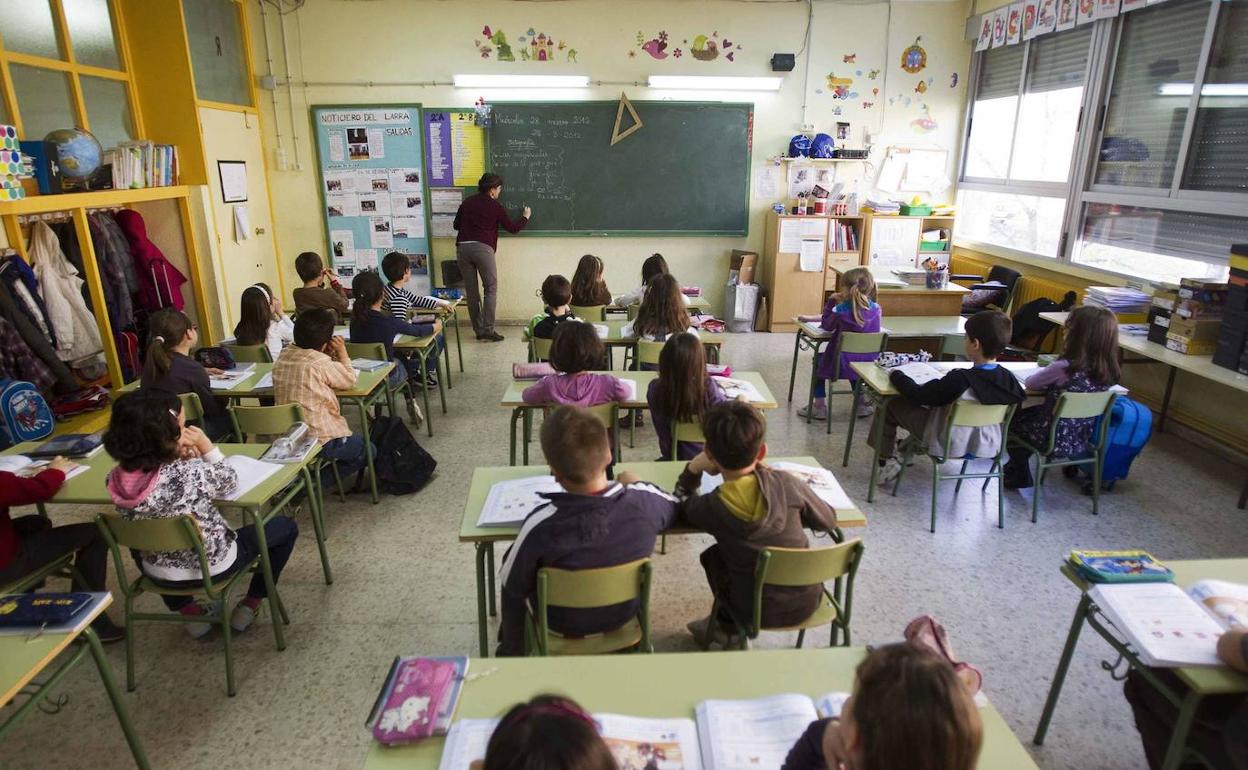 Educación: CSIF convocará una huelga de profesores antes de que termine el curso
